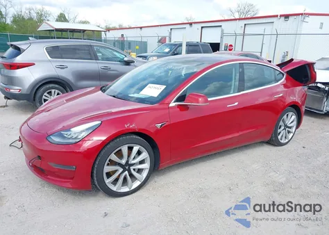 2018 Tesla Model 3 Long Range/Mid Range z USA, uszkodzony, nr VIN 5YJ3E1EA8JF031683